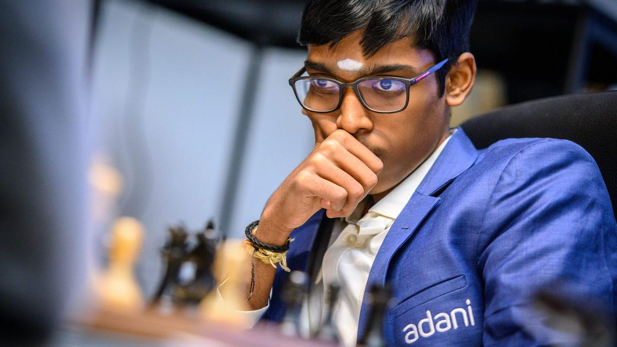 Fiasko i Norge: Praggnanandhaa taper for Alireza, Carlsen tar ledelsen