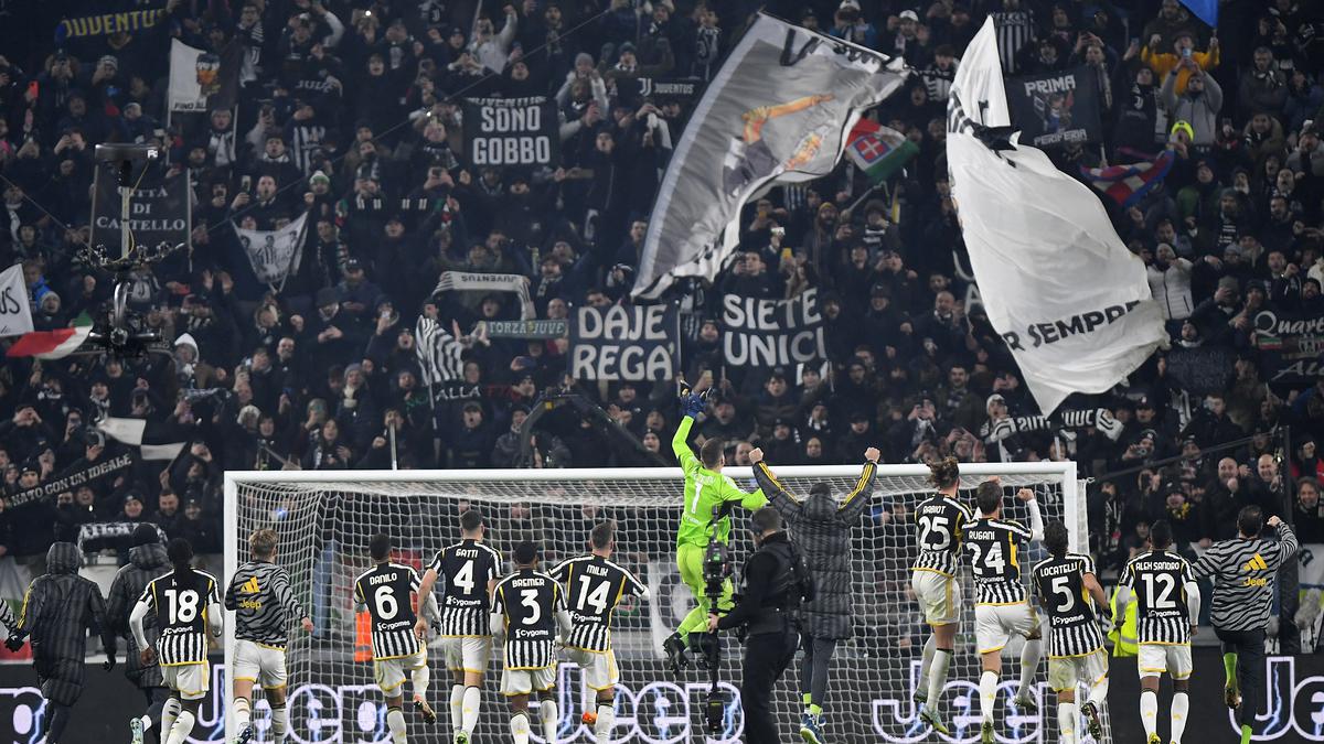 Juventus back on top of Serie A after clinical win against wasteful Napoli