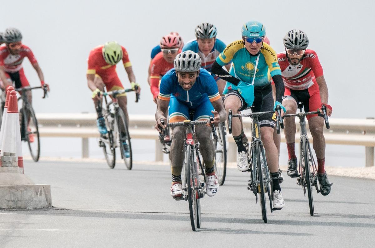 Naveen disse que a exposição internacional, principalmente o desafio dos Campeonatos Mundiais, contribuiu significativamente para o seu desenvolvimento, tanto físico quanto mental.