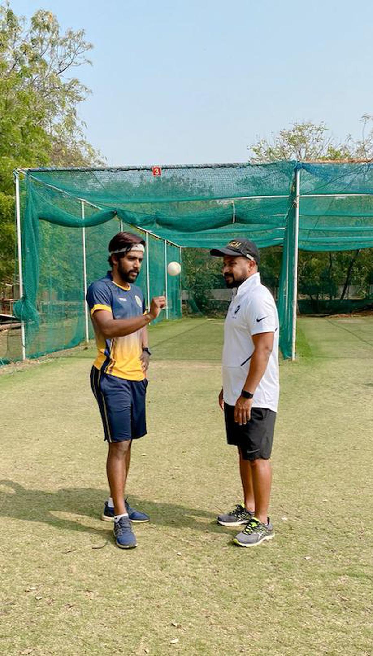  T. Ravi Teja with current India fielding coach Dilip.