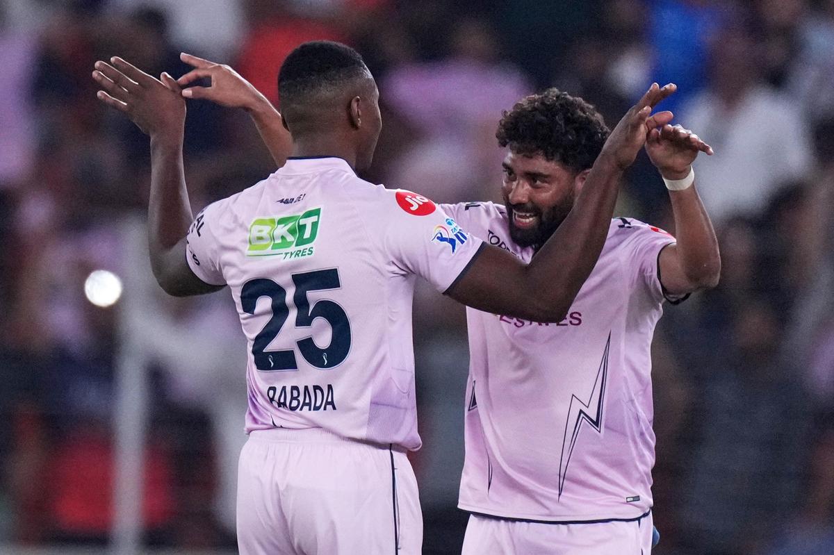 Kagiso Rabada and Mohammed Siraj have been the standout new ball combination this season with the batters struggling to find answers against them in the PowerPlay. 