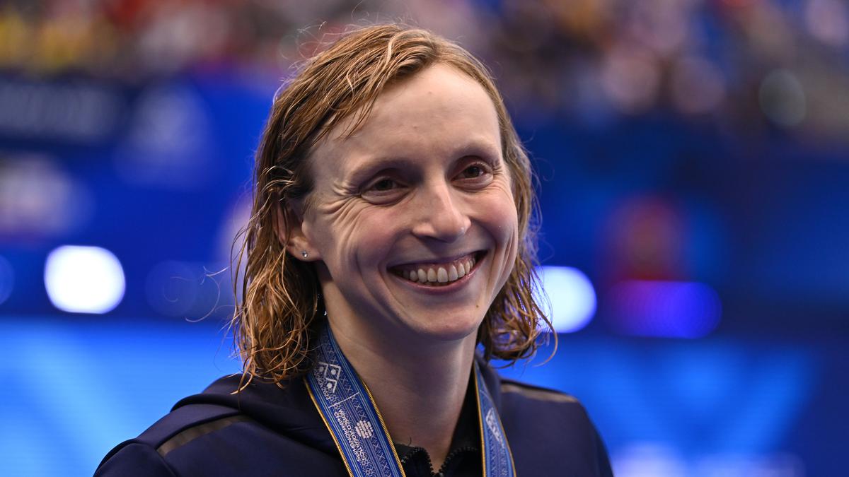 Ledecky wins 1,500m freestyle for 20th world title; McKeown wins 100m backstroke