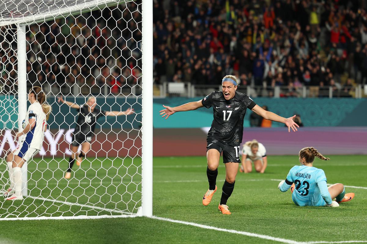 Hannah Wilkinson scores first goal of FIFA Womens World Cup