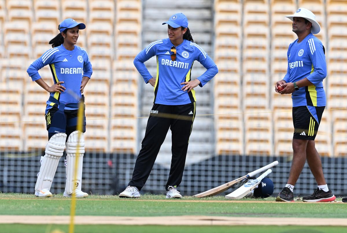 FILE PHOTO: Head coach of India Women’s cricket team Amol Muzumdar with Smriti Mandhana and Jemimah Rodrigues. 