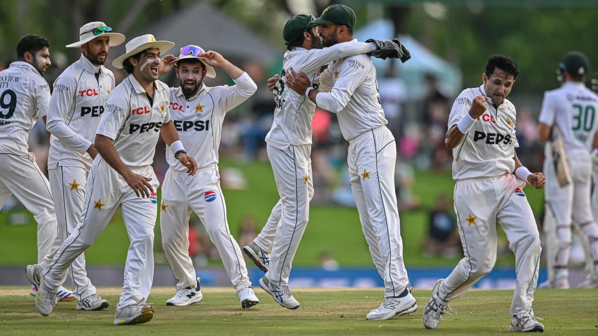 SA vs PAK 1st Test: South Africa stumbles in pursuit of tricky 148-run target against Pakistan on Day 3