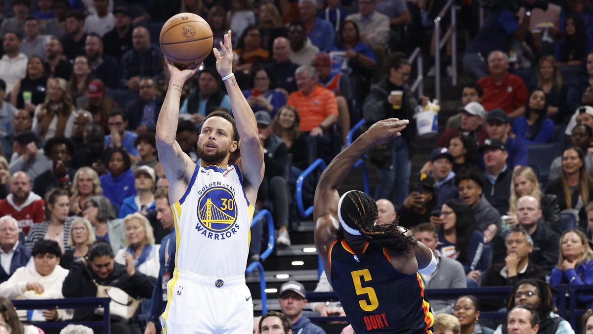 NBA In-Season tournament: Curry makes layup with 0.2 seconds left, Warriors outscore Thunder 141-139