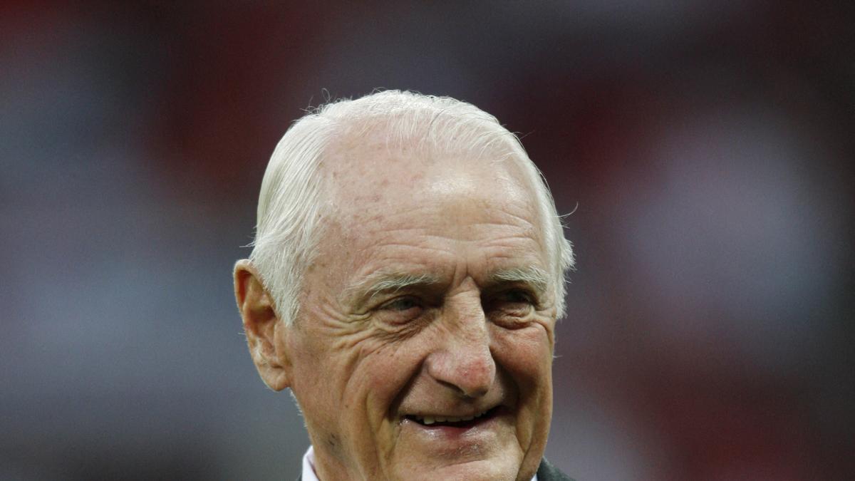 World Cup-winning England international Eastham dies aged 88