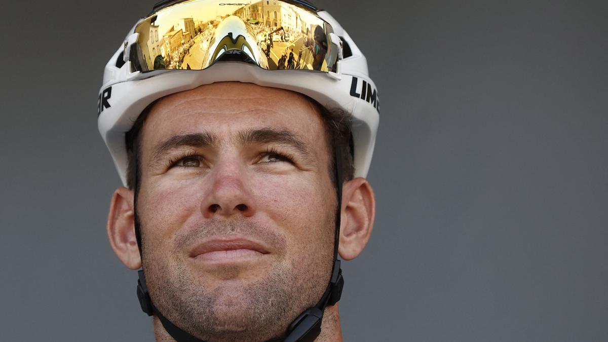 Cavendish’s Tour record hopes brought to an end as Briton crashes out