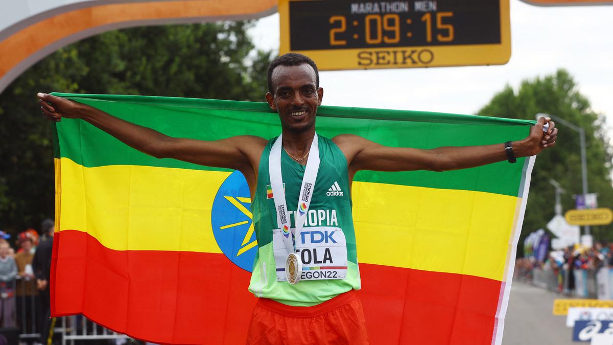 Tamirat Tola Leads Ethiopian 1-2, as Cam Levins Smashes Canadian Record at World  Championships Marathon 