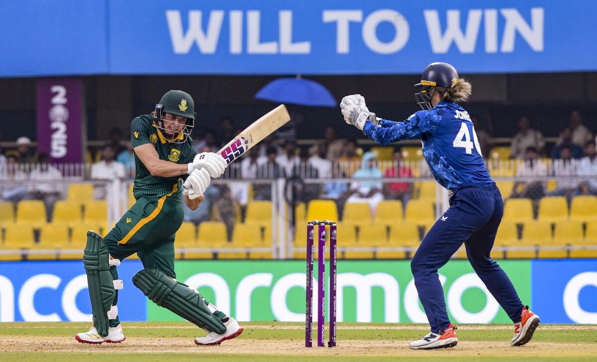 Tazmin Brits fez uma parceria inicial de 116 corridas com sua capitã Laura Wolvaardt na semifinal contra a Inglaterra.