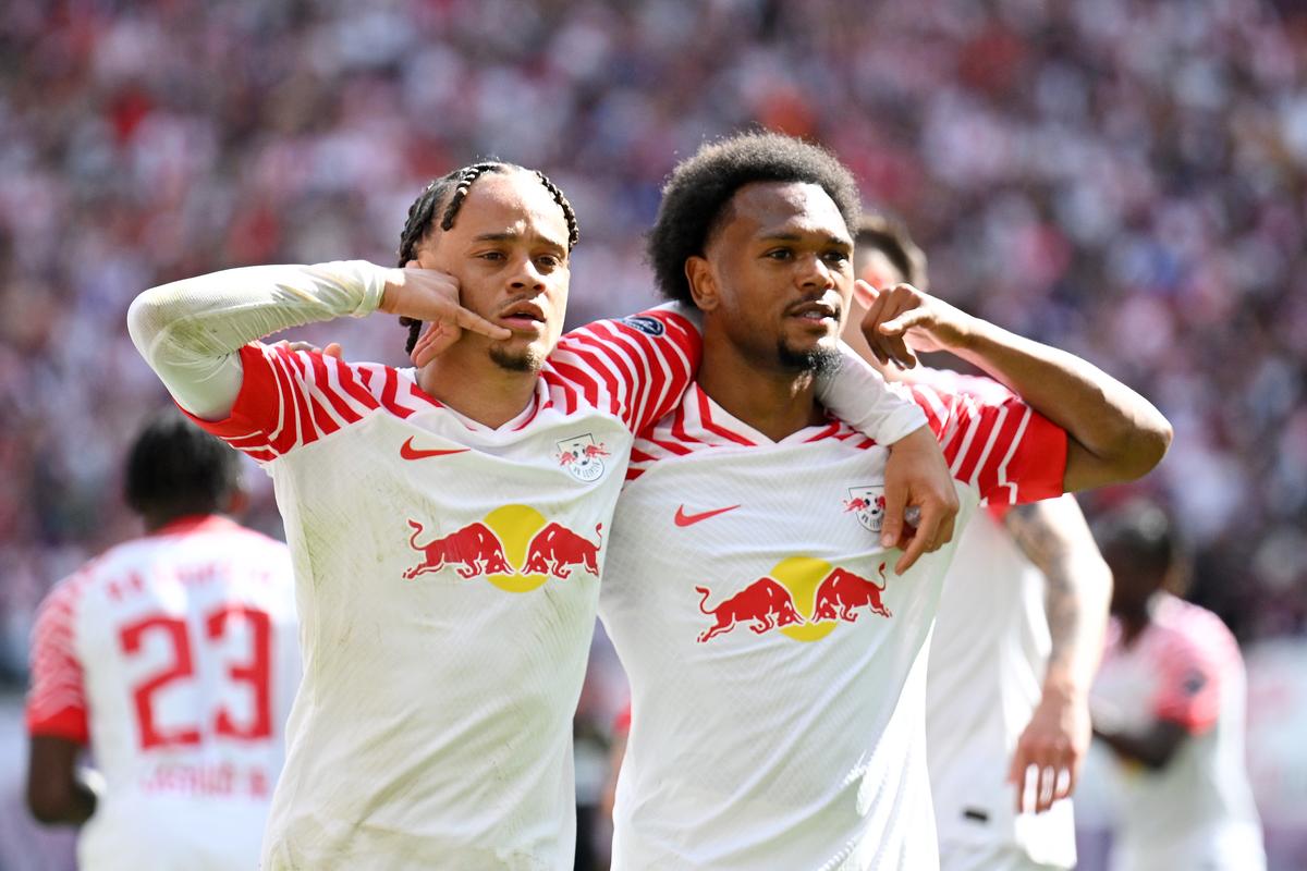 Lois Openda (R) of RB Leipzig celebrates scoring his team’s first goal with teammate Xavi Simons during the Bundesliga match between RB Leipzig and Borussia Dortmund.