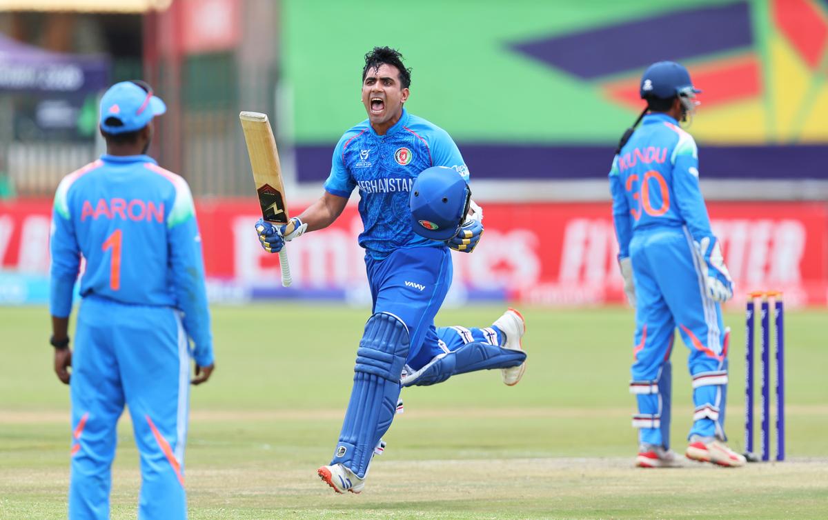 Faisal Shinozada marcó el máximo goleador de Afganistán con un 101 de 93 bolas en la semifinal de la Copa Mundial Sub-19 contra India en Harare.