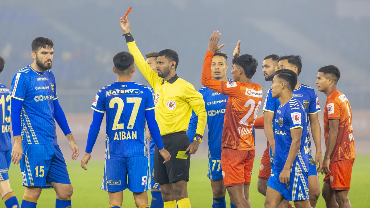 ISL 2024-25: What happened the last time Kerala Blasters got two red cards in a match?