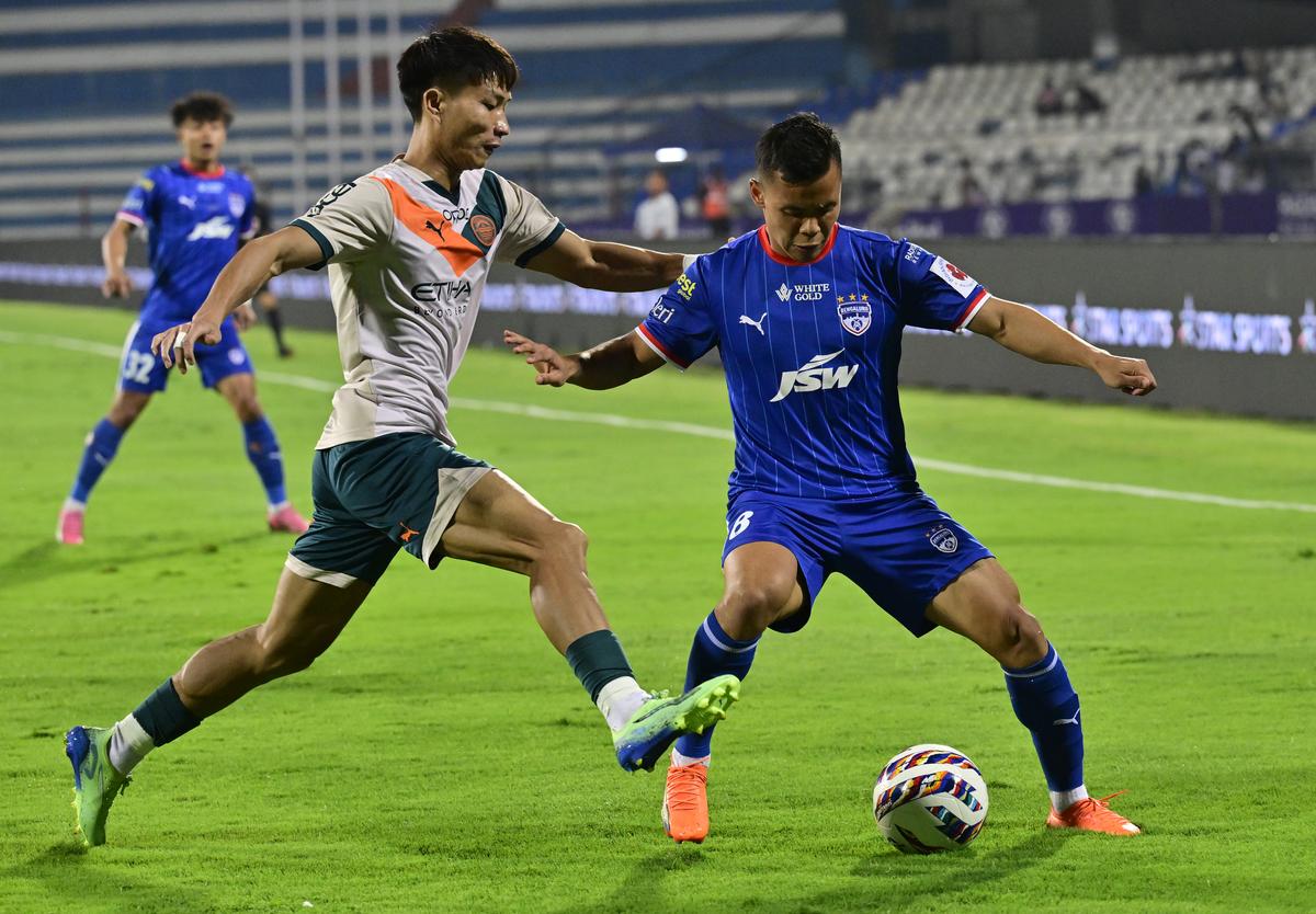 Pôsobivá práca Suresh na loptu aj mimo neho by poskytla dokonalú RIPoste pre jeho demoláciu od začatia XI trénerom národného tímu Manolo Marquez, v neinšpirujúcom remíze v kvalifikácii ázijského pohára proti Bangladéši začiatkom tohto týždňa.