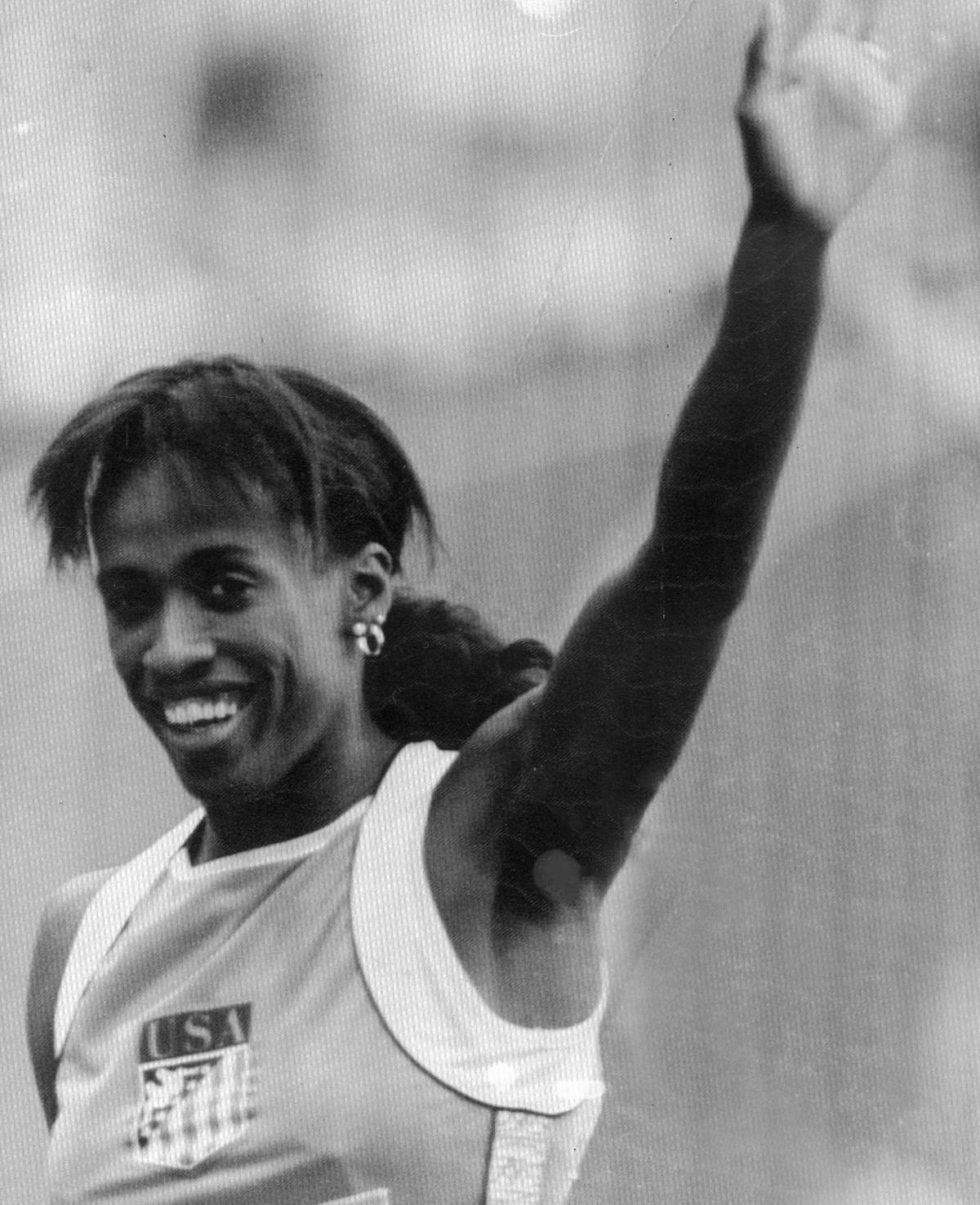 USA’s Jackie Joyner-Kersee waves to the crowd after winning the gold medal with a world record in the women’s heptathlon at the Olympic Games 1988 held in Seoul on September 24, 1988. 