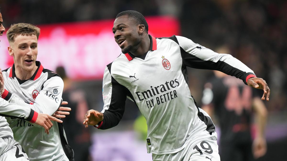 Série A: AC Milan diminui a diferença para o Inter e vence o Torino por 3-2; Juventus empatou em 1 a 1 com o Sassuolo