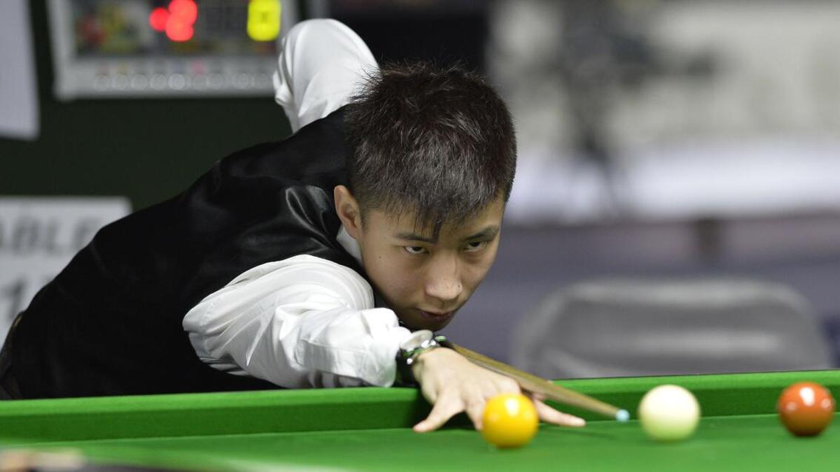 Davis says match-fixing probe embarrassing for snooker
