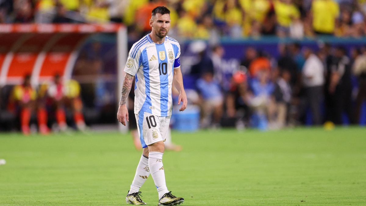 Messi abandonó la selección argentina de clasificación para el Mundial por lesión