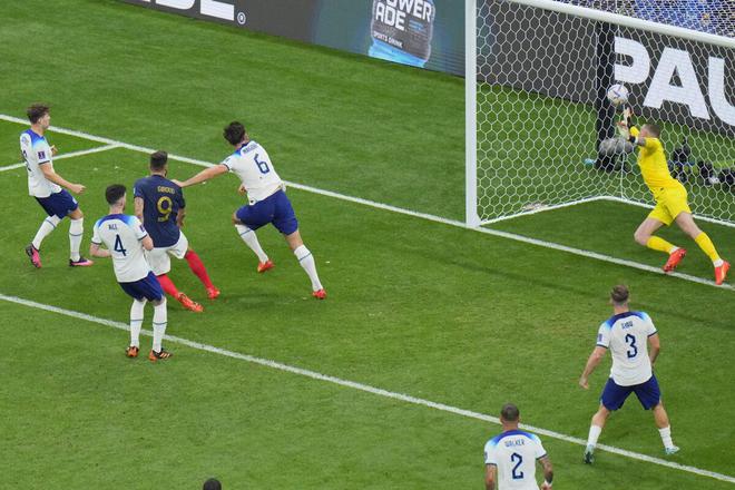 Olivier Giroud a marqué à la 78e minute alors que la France prenait une avance de 2-1 contre l'Angleterre. 