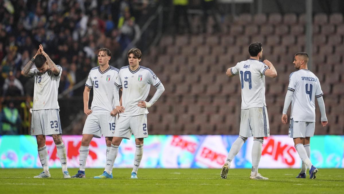 Le ministre italien des Sports a appelé le responsable du football à démissionner après le désastre de la Coupe du monde.