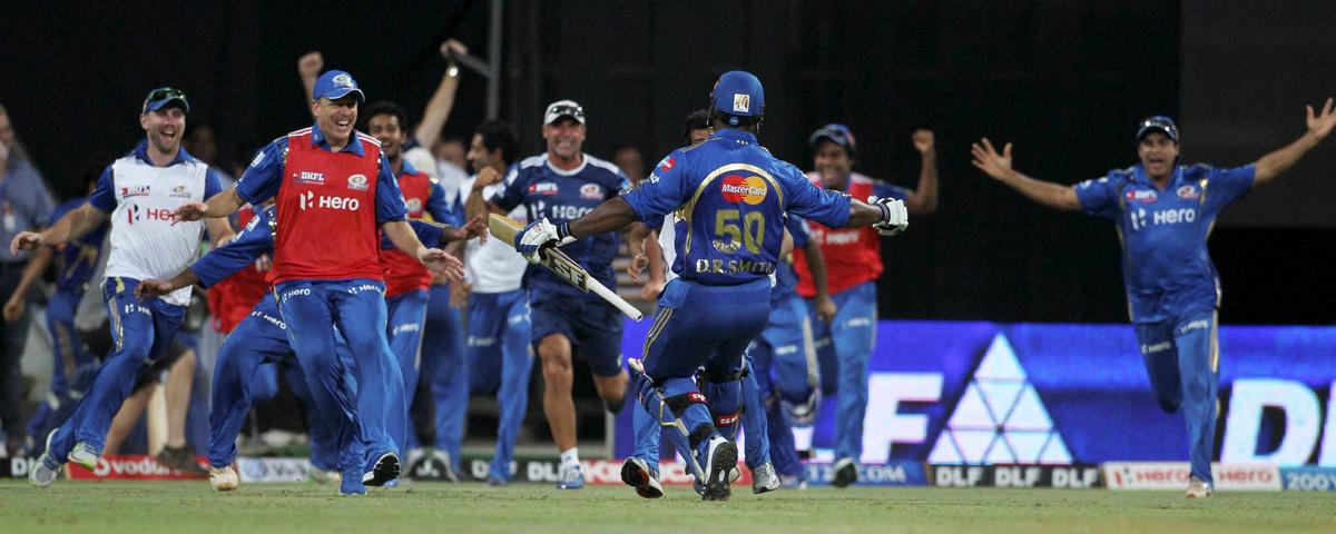 Dwayne Smith celebrates with his teammates after slamming Ben Hilfenhaus for three successive boundaries.