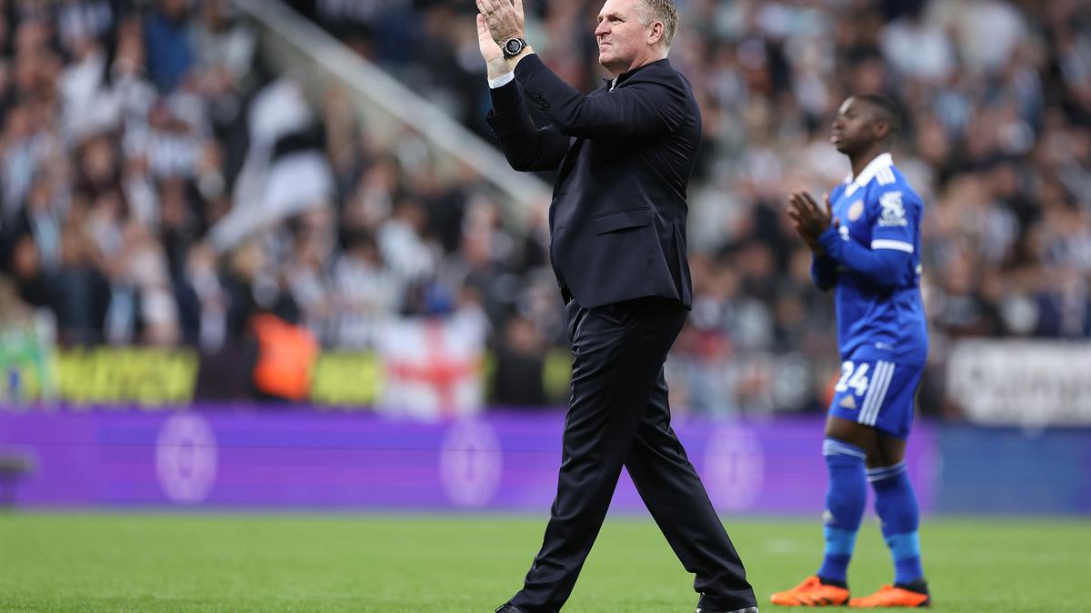 Premier League: Leicester boss Smith urges final push as relegation looms