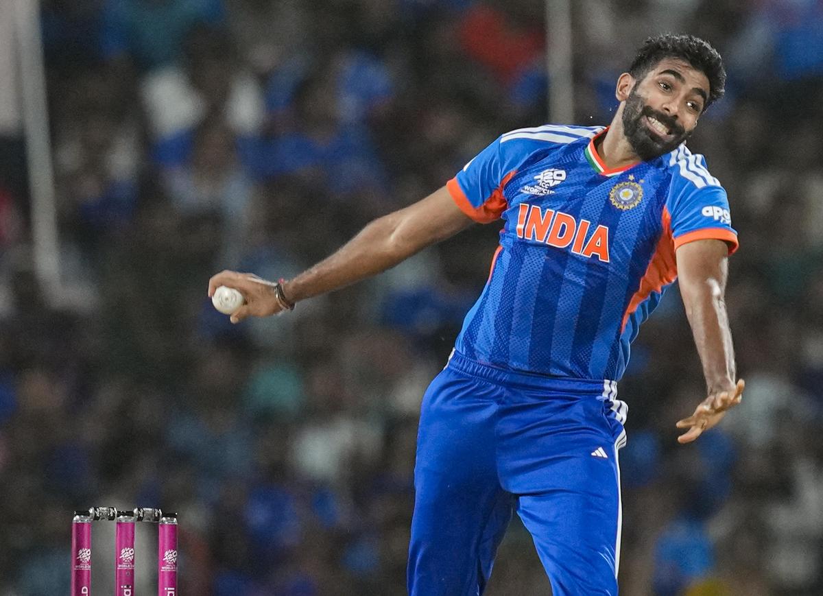 Jasprit Bumrah de India estará ansioso por enviar a su compañero de equipo de IPL, Sherfane Rutherford, de regreso al banco antes de que comience a jugar.