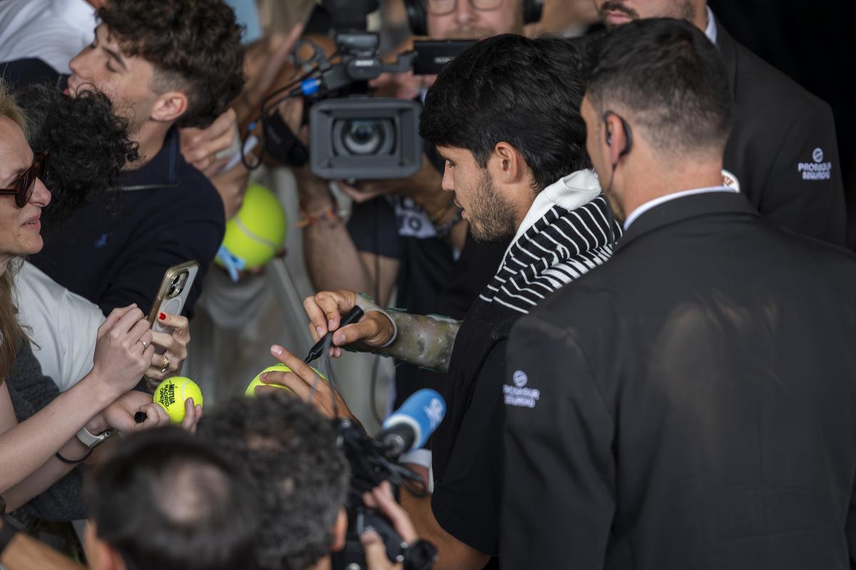 A presença de Carlos transformou o que poderia ter sido um jogo rotineiro de juniores numa espécie de ocasião, com os espectadores a reunirem-se em redor do campo enquanto Jaime selava a vitória.
