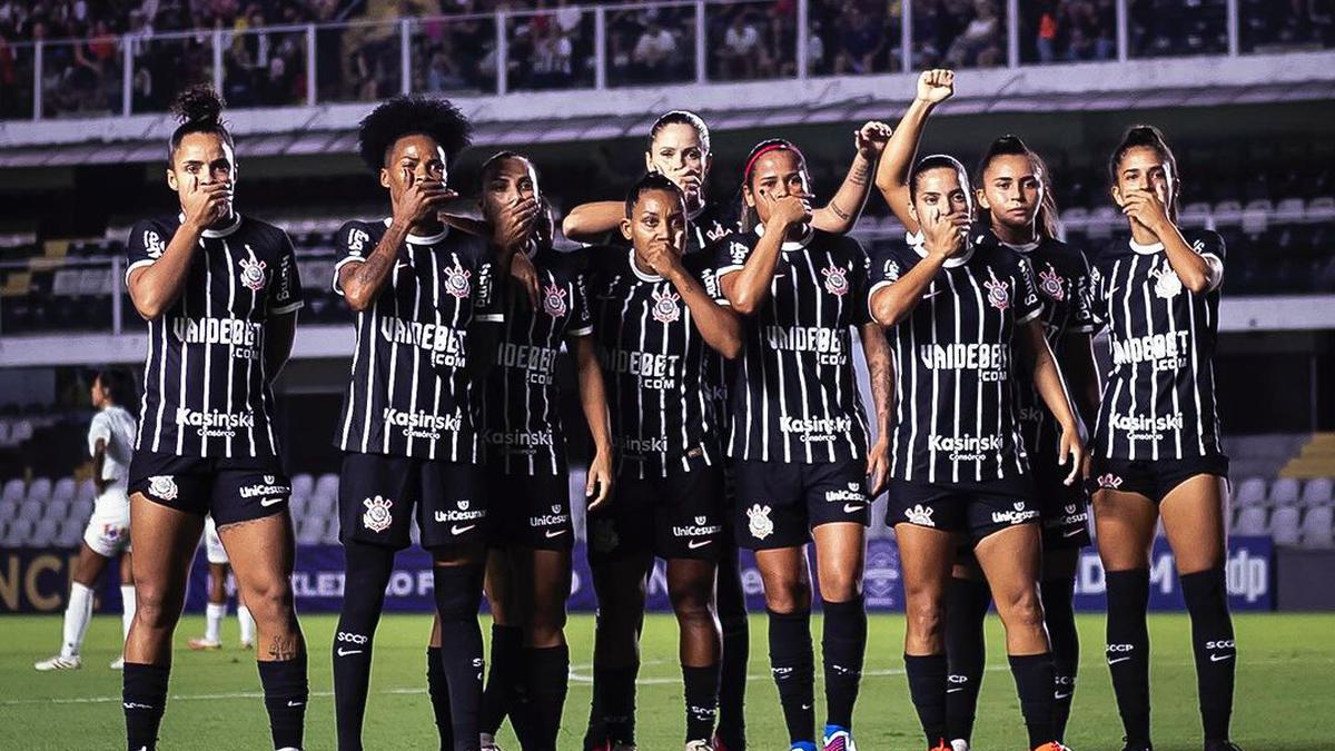 Corinthians female players protest against Santos coach’s return amid harassment allegations