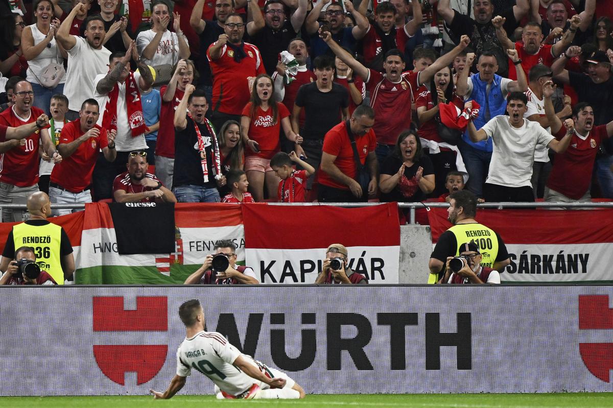 A Hungria, que se classificou pela última vez para a Copa do Mundo em 1986 e nunca venceu Portugal em 15 tentativas, empatou com outro cabeçalho Varga do cruzamento de Nego após 84 minutos. A Hungria, que se classificou pela última vez para a Copa do Mundo em 1986 e nunca venceu Portugal em 15 tentativas, empatou com outro cabeçalho Varga do cruzamento de Nego após 84 minutos.