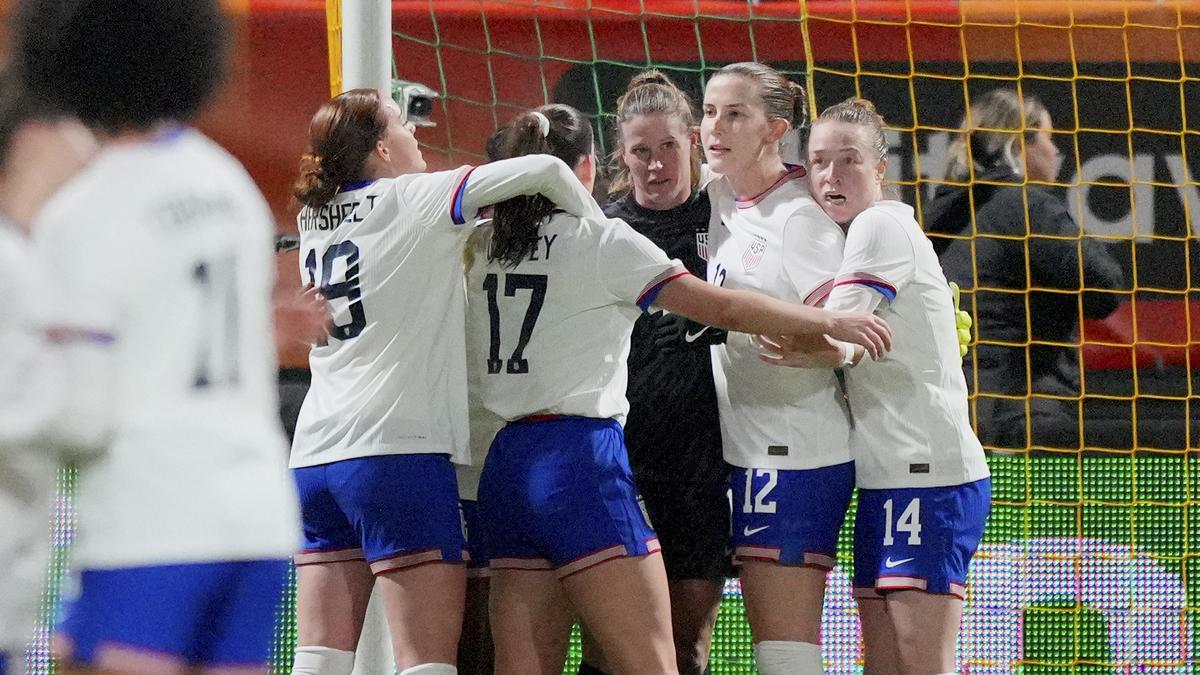 USWNT beats Netherlands 2-1 in goalkeeper Alyssa Naeher’s final match