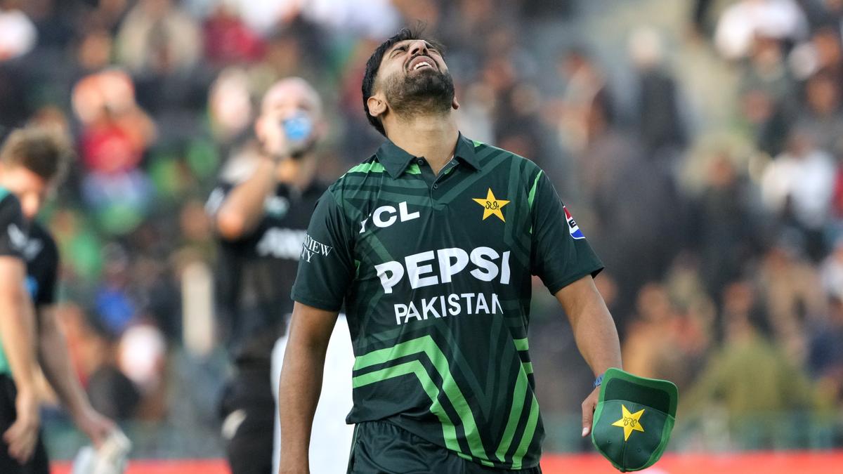 With Champions Trophy looming large, Haris Rauf of Pakistan walks off field with injury against New Zealand