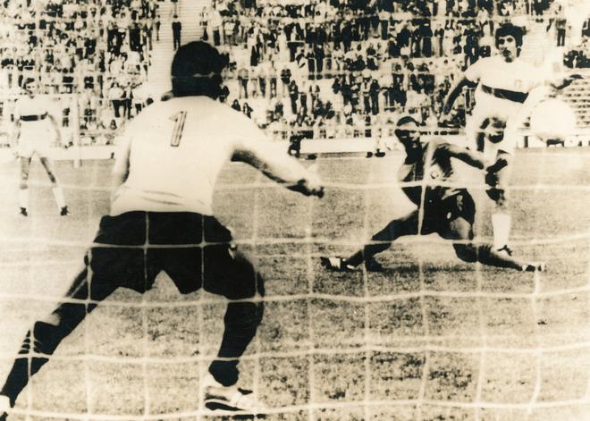 Italy’s Gianni Rivera (R) shoots past Haiti’s Guy Francois and beats goalie Henri Francilion to score a goal in first round of 1974 World Cup in Munich on June 15. 