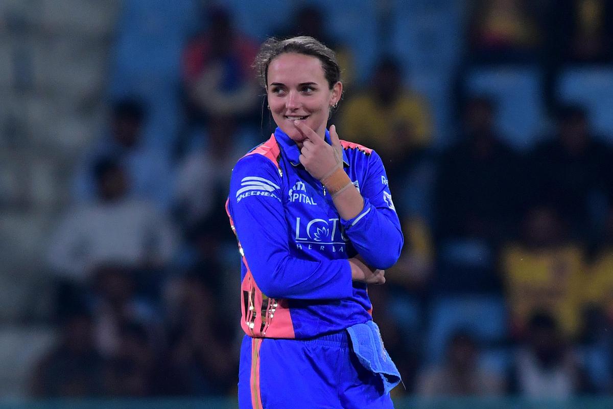 Amelia Kerr venceu o Purple Cap em 2025, levando 18 postigos em 10 partidas pelo Mumbai Indians.