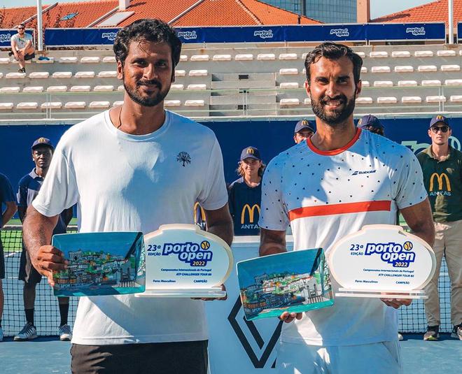 Saketh Myneni and Yuki Bhambri with the Challenger doubles title in Portugal. 