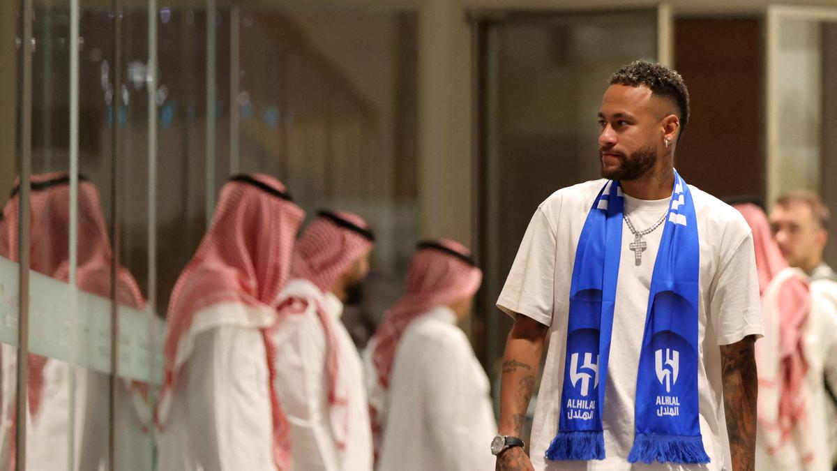 VIDEO: Neymar lands in Saudi ahead of unveiling ceremony