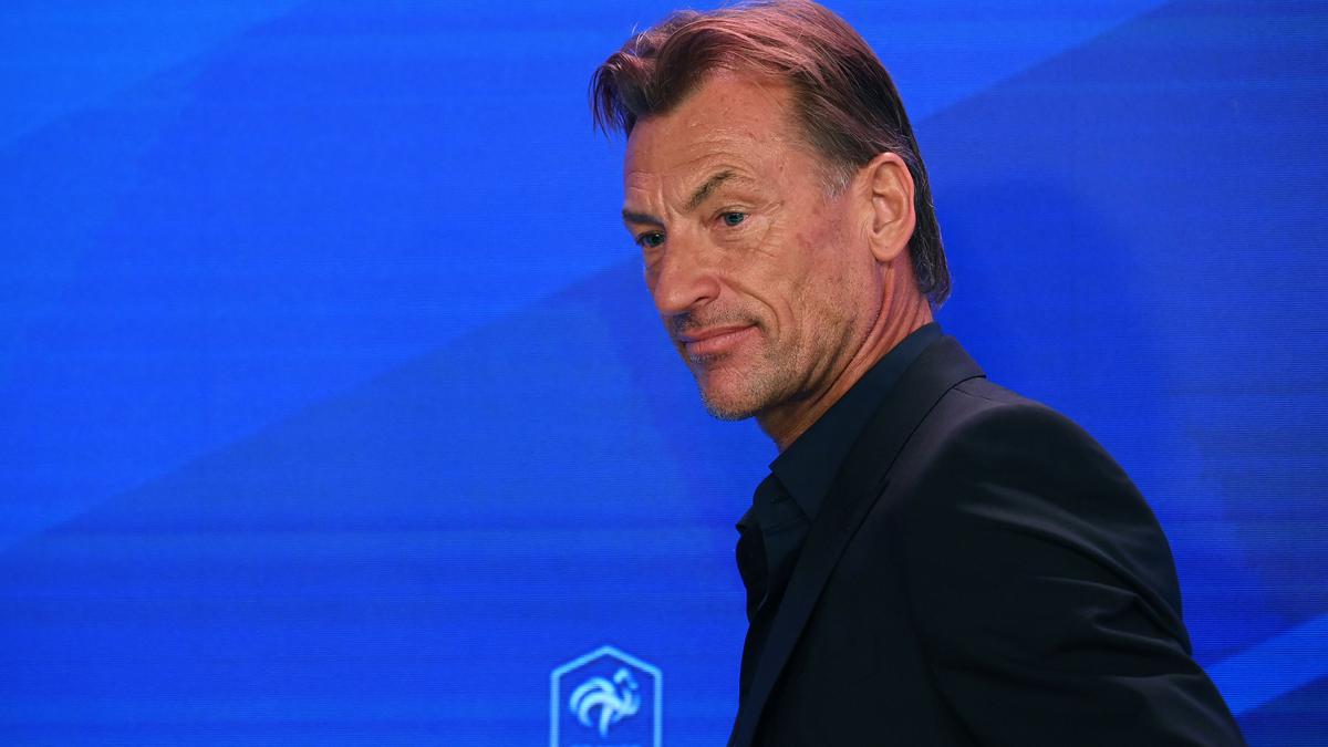 17) Fate chose, says France coach Hervé Renard after his team crashes out  of World Cup