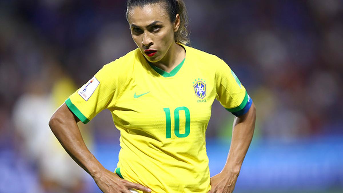 Cry at beginning, smile at end; Marta makes emotional Brazil plea