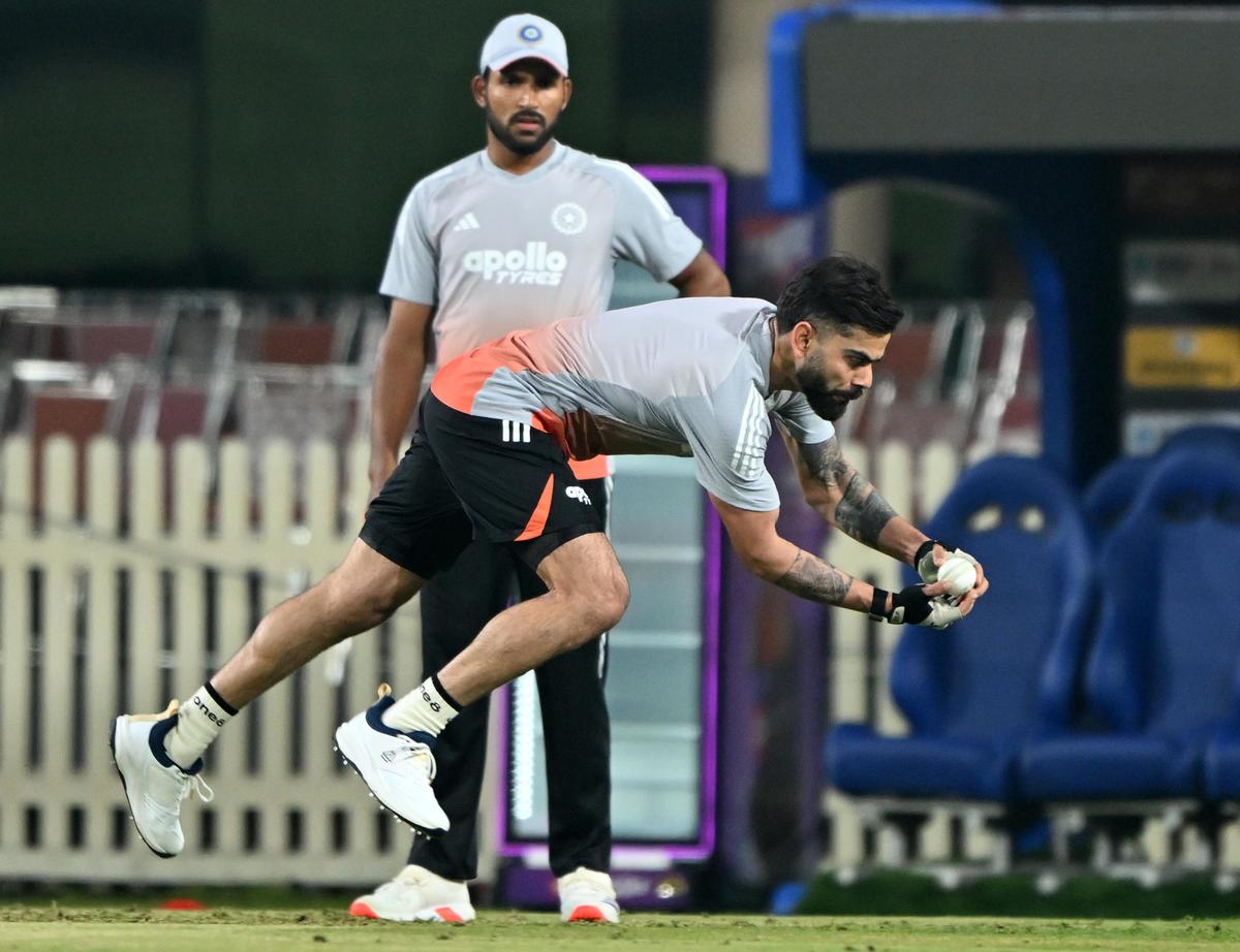Virat Kohli durante uma sessão de treinos antes do primeiro ODI contra a África do Sul.