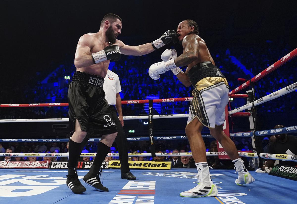 Beterbiev stops Yarde in eight rounds to retain light-heavyweight titles