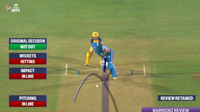 With ball tracking showing the ball going straight into the middle stump, it seemed to be a straightforward decision to declare Matthews out lbw. 