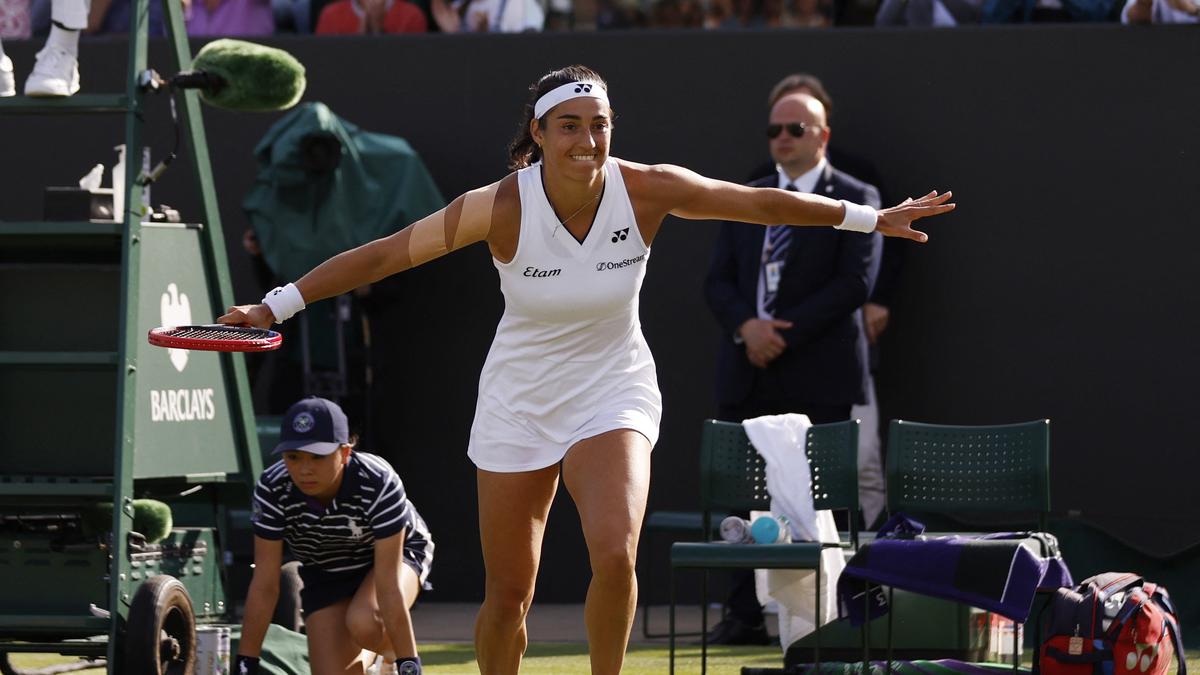 Wimbledon 2023: Fifth seed Garcia beats Fernandez in second-round thriller