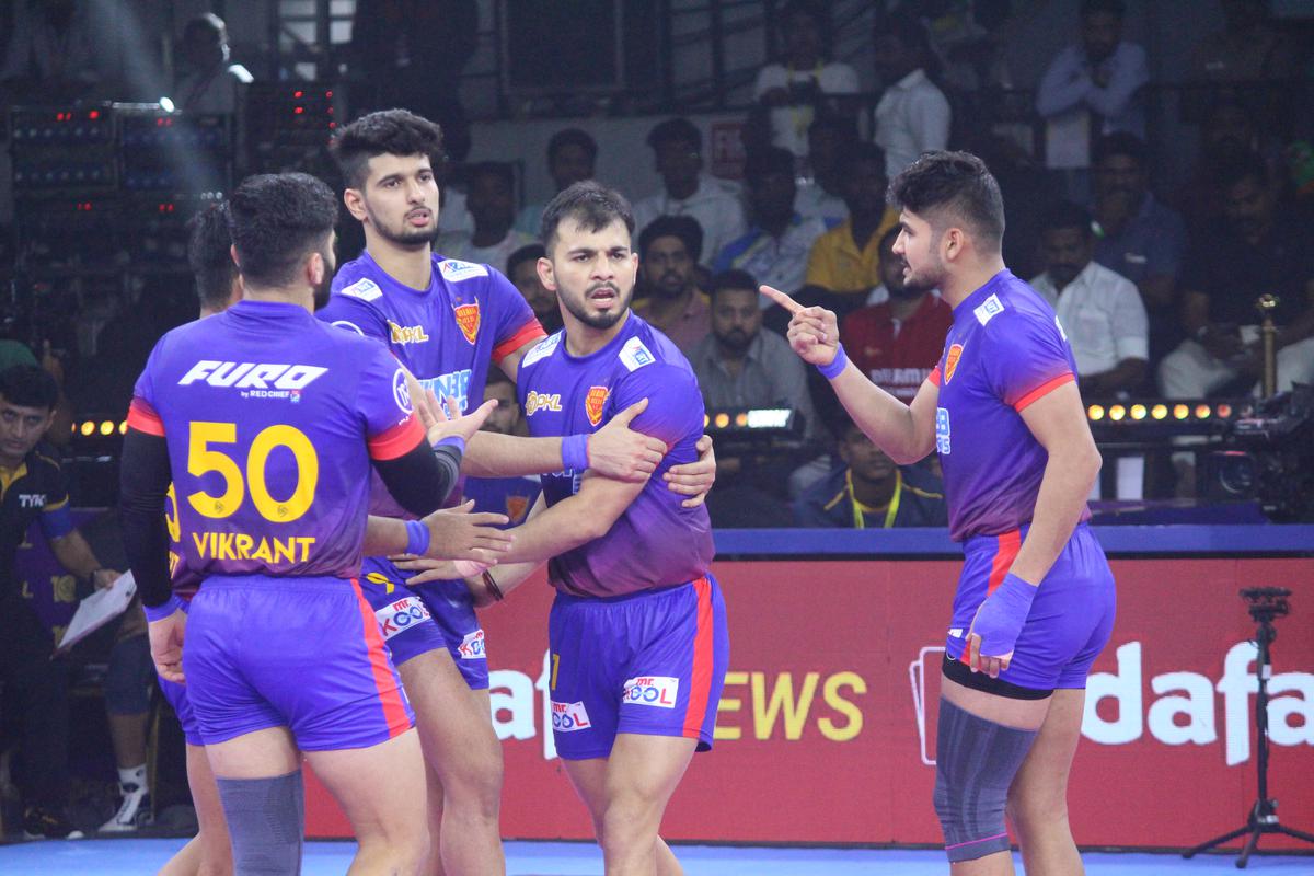 Naveen Kumar warned teammate Vishal Bharadwaj to pay heed to the umpire’s call during a team review in Dabang Delhi’s Pro Kabaddi League match against Bengal Warriors. 