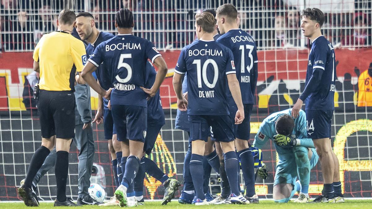 Bundesliga 2024-25: Union Berlin appeals court ruling over Bochum keeper hit by firelighter, warns of dirty tricks