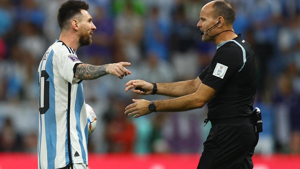 Who Was The Fifa World Cup Referee Lionel Messi Was Angry With In Qatar Act Daily News