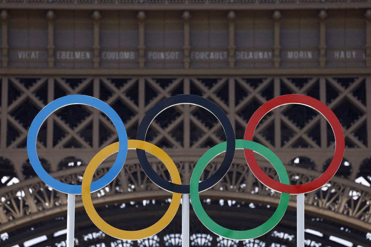 The five-coloured Olympic rings represent the five inhabited continents of the world. 