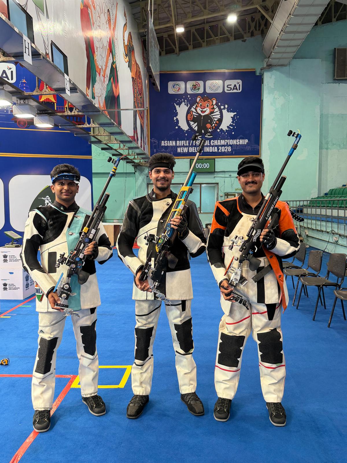 Zľava doprava: Parth Rakesh Mane, Divyansh Singh Panwar, Shahu Tushar Mane.