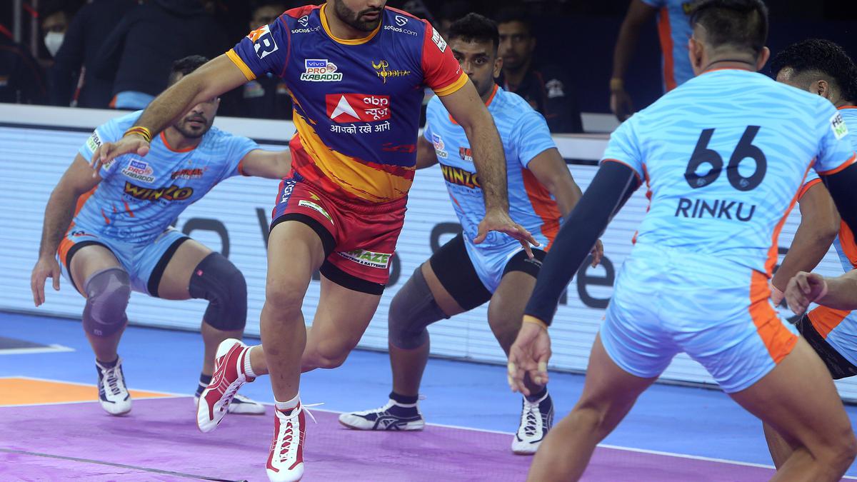 Pro Kabaddi Day 4 Highlights: Surender Gill's last raid brilliance takes UP Yoddha past Patna Pirates; Pardeep Narwal shines with Super 10