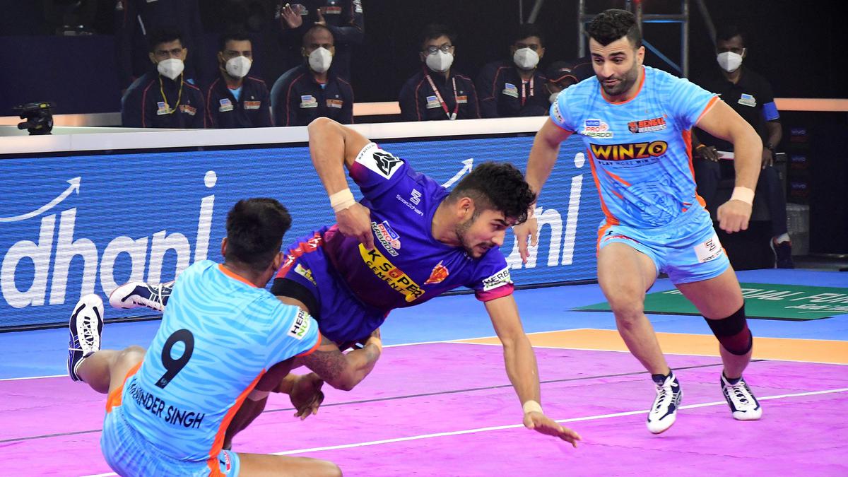 Pro Kabaddi PKL 8: Naveen helps Dabang Delhi rout Bengal Warriors, Gujarat Giants draws with Pardeep's UP Yoddha