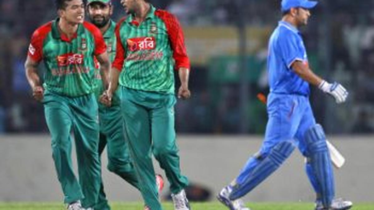 Contact in a noncontact sport! Sportstar